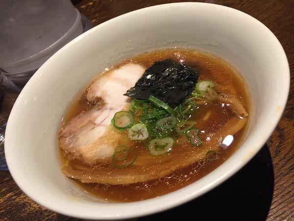 「醤油ラーメン」@支那そばや 新横浜ラーメン博物館店の写真