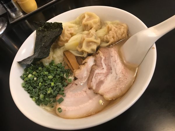 「ワンタン麺」@らーめん 茂木の写真