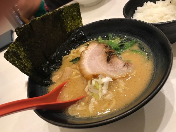 「豚骨醤油」@ゴル家 伊勢佐木モール店の写真