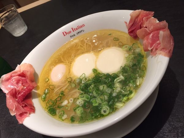 「らぁ麺生ハムフロマージュ」@黄金の塩らぁ麺 due Italian 横浜の写真