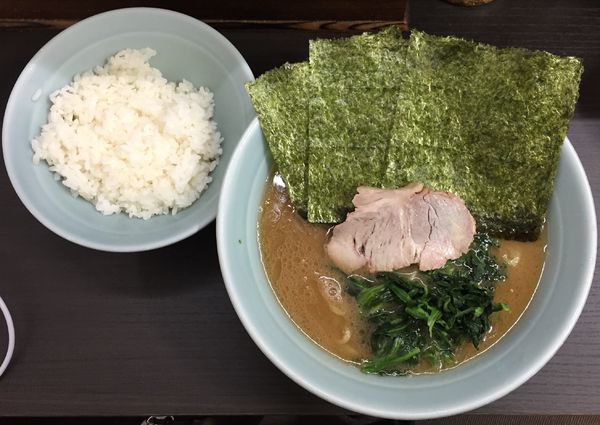 「らーめん(並)700円」@横浜家系らーめん 五十三家の写真