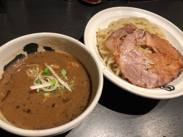 「濃厚黒つけ麺（中）」@麺屋武蔵 武骨相傳の写真