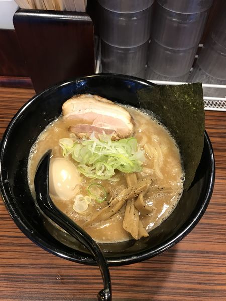 「魚介豚骨ラーメン 大盛 味玉」@麺食い 慎太郎の写真