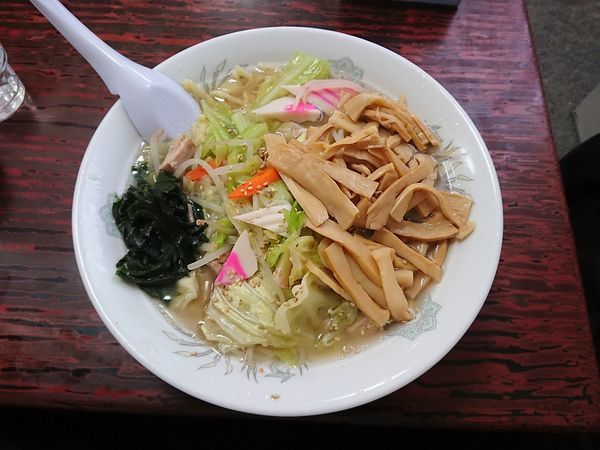 「塩らーめん 650円(大盛100円、支那竹多め50円)」@わたりやの写真