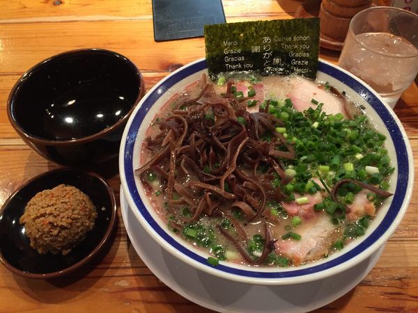 「ねぎチャーシュー麺＋きくらげ＋赤オニ＋替玉×3」@博多長浜らーめん 田中商店の写真