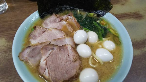 「チャーシュー麺(並)￥９００+うずらの卵￥５０」@ラーメン壱六家 磯子本店の写真