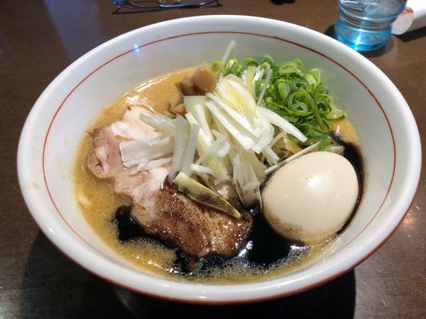 「味噌らあ麺850円、味玉」@麺や 虎徹の写真