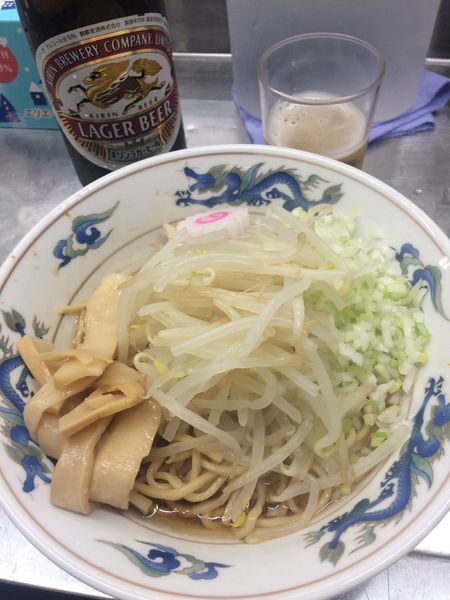 「油そば・キリンラガー」@中華そば みたかの写真