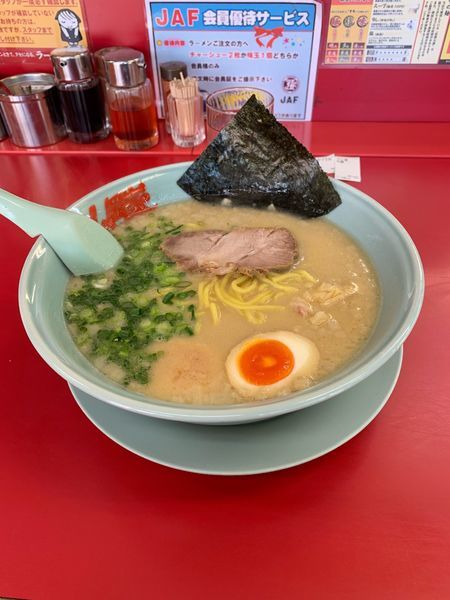 「プレミアム塩とんこつ 中盛」@山岡家 北九州店の写真