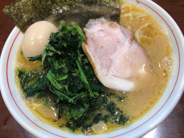 「らーめん(もも肉)＋味付け玉子＋ほうれんそう」@らーめん飛粋の写真