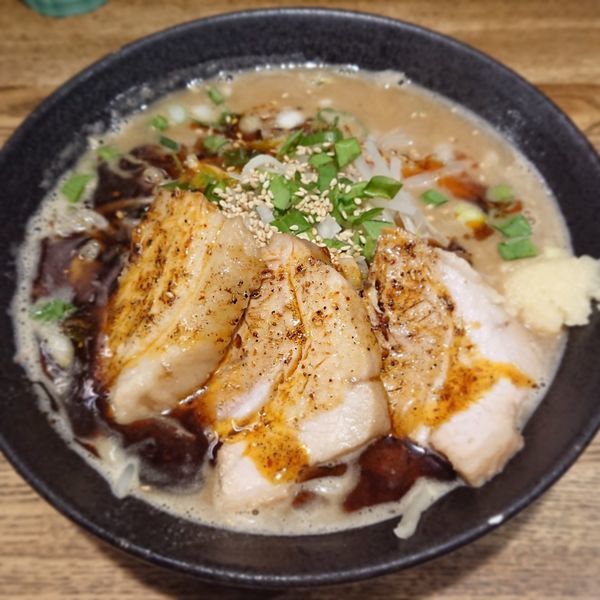 「肉々閻魔味噌ラーメン」@麺屋やっとこ 三田店の写真
