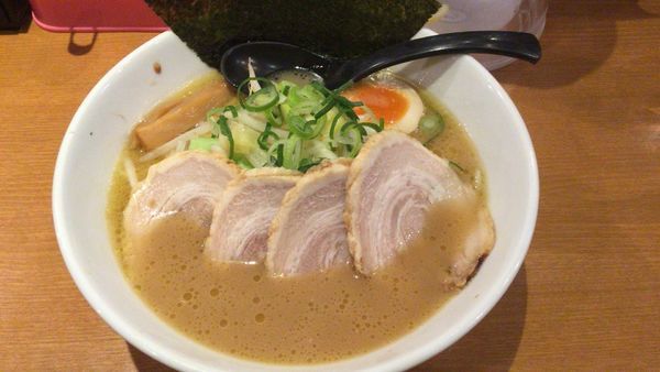 「とんこつチャーシュー 920円」@ラーメン春樹 小田原店の写真