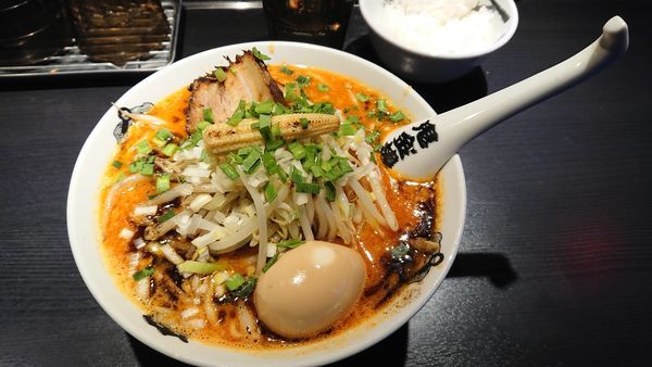 「味玉カラシビ味噌ラーメン+もやし」@カラシビ味噌らー麺 鬼金棒 池袋店の写真