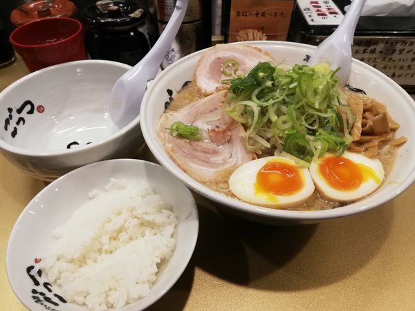 「しょうゆ味玉子ラーメン」@超ごってり麺 ごっつ 亀戸本店の写真
