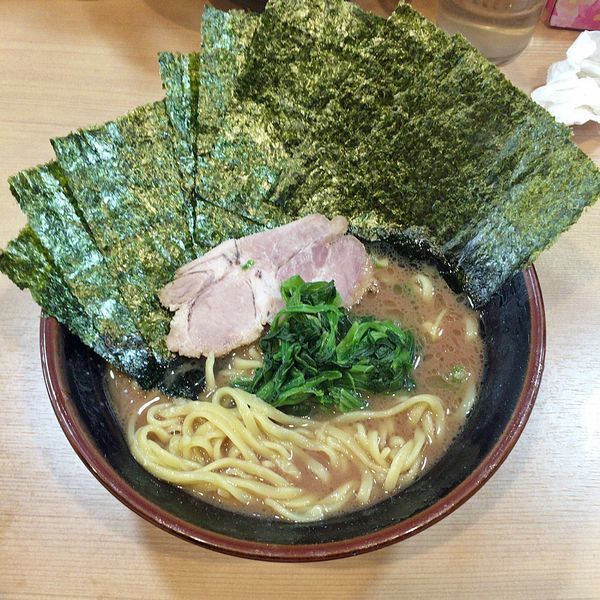 「ラーメン￥６５０＋海苔￥５０」@横浜家系らーめん 武道家 賢斗の写真