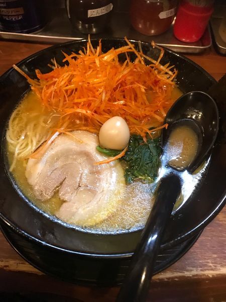 「とんこつらーめん」@麺処 恭や 博多本店の写真