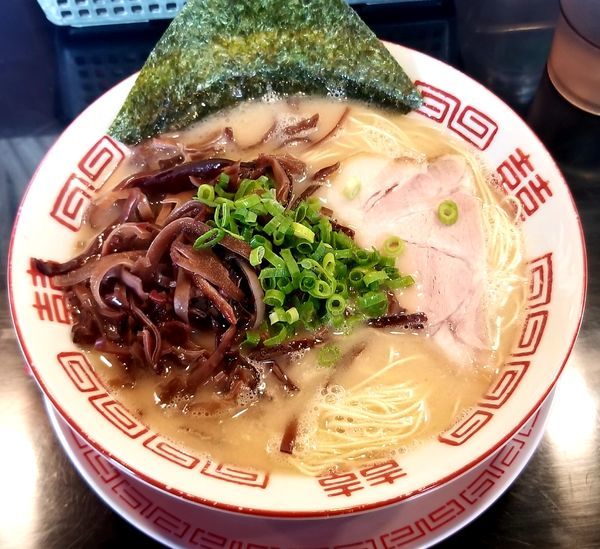 「長浜ラーメン(キクラゲトッピング)」@博多長浜らーめん 六角堂の写真