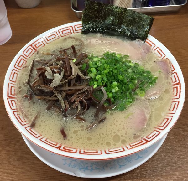 「ちゃーしゅーめん(バリカタ)トッピングきくらげ＋替玉(ヤワ)」@博多長浜らーめんもりやの写真