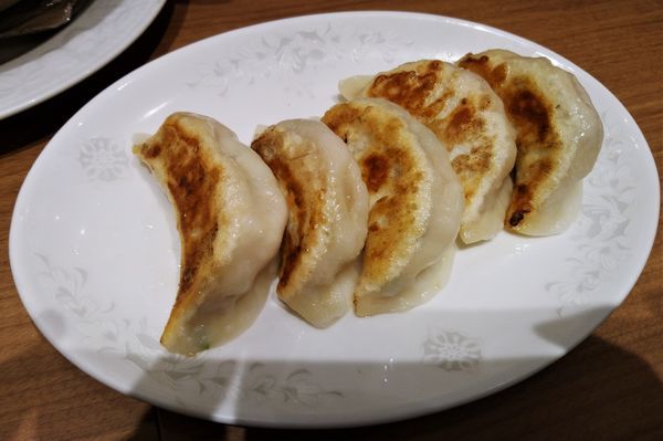 「特製焼き餃子(5個)　518円」@中華料理 龍城の写真