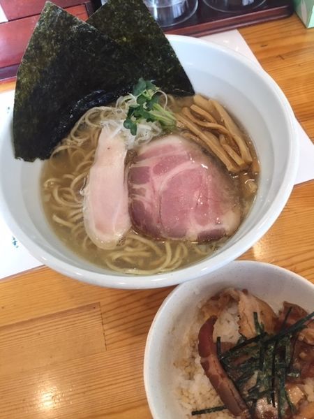 「塩そば 650円　ランチライス 100円（チャー丼へ変更）」@麺笑 コムギの夢の写真