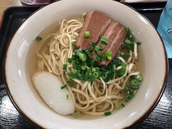 「三枚肉そば（大）￥700」@そば処 玉家 南風原店の写真