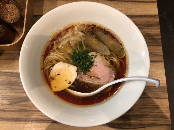 「旨味出汁ソバ（醤油味）900円」@ソラノイロ ARTISAN NOODLESの写真