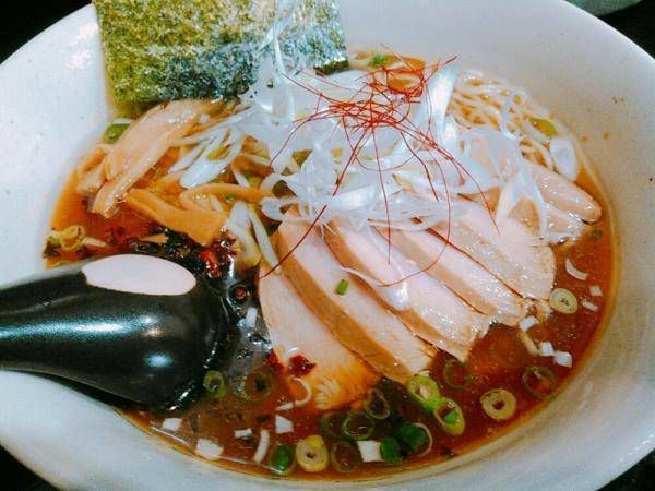 「醤油鶏そば　790円(鶏胸チャーシュー麺)」@らーめん 麺の月の写真