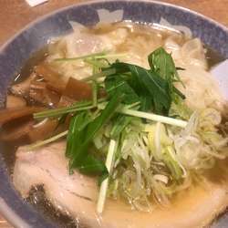 ふわとろワンタン麺 930円