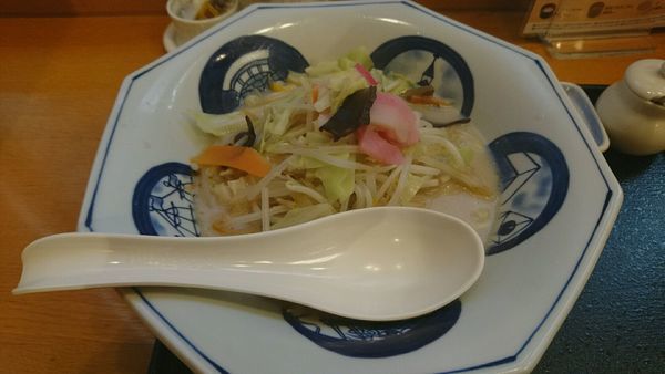 「めん少なめ_ミドルちゃんぽん_ぎょうざ3個ランチ_680円」@長崎ちゃんぽん リンガーハット 赤坂見附店の写真