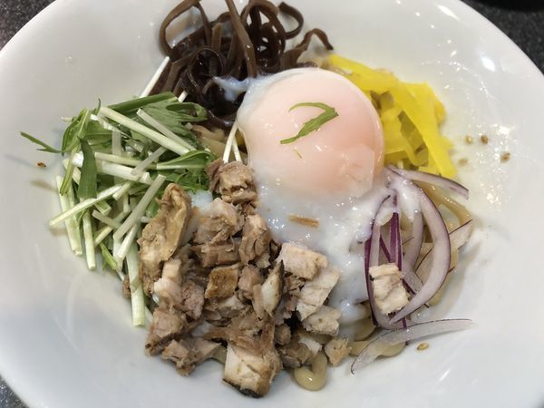 「まぜそば（イタリア塩、冷、普通）」@まぜまぜ麺 OKAJIの写真