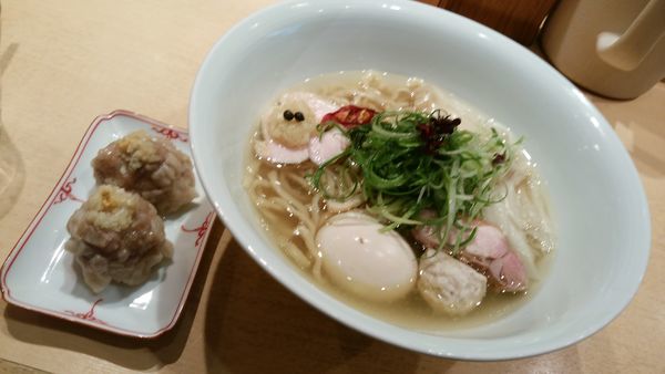 「特製塩そば(手揉み麺)名物焼売」@饗 くろ㐂の写真