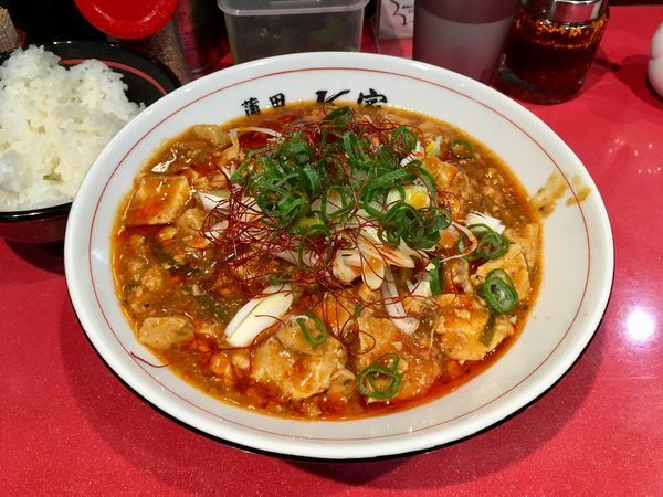 「麻婆混ぜ油そば＋半ライス（サービス）」@蒲田ラーメン K家 蒲田本店の写真