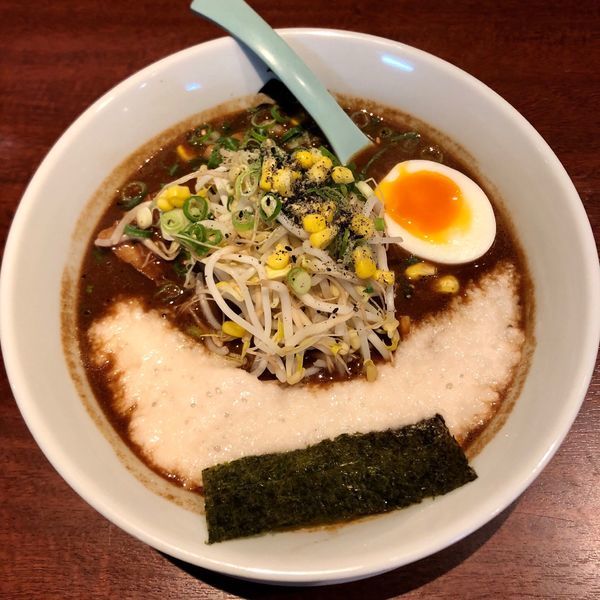 「黒味噌とろろら〜めん (850円)」@三平らーめん 照国本店の写真