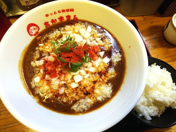 「背脂咖哩麻婆麺（レベル0.5小辛）＋半ライス　850＋50円」@辛っとろ麻婆麺 あかずきんの写真