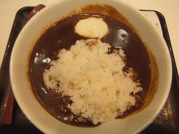 「半熟玉子黒カレー420円」@吉野家 JR静岡駅店の写真