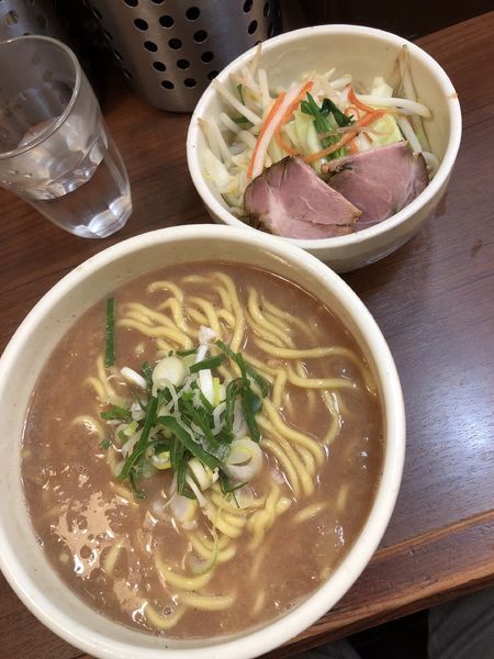 「背脂豚骨らーめん(ﾌﾟﾚｰﾝﾍﾞｼﾞ)880円」@麺処 一笑の写真