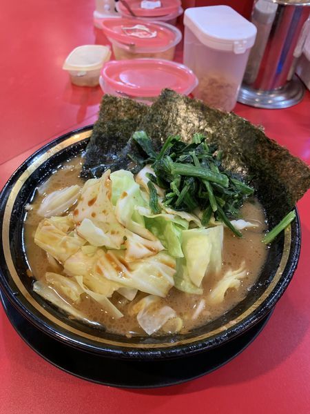 「らーめん並＋キャベツ:770円」@家系ラーメン とらきち家の写真