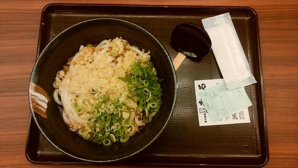 「ぶっかけうどん　１.５玉　冷　350円」@讃岐製麺 麦まる 八重洲地下街南口店の写真