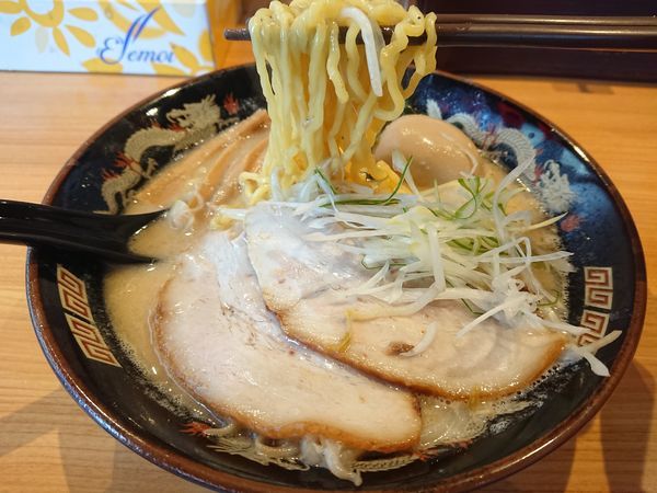 「札幌味噌らぁ麺780円＋味玉(ﾗｰﾊﾟｽ)」@北海道らーめん ひむろ 大宮店の写真