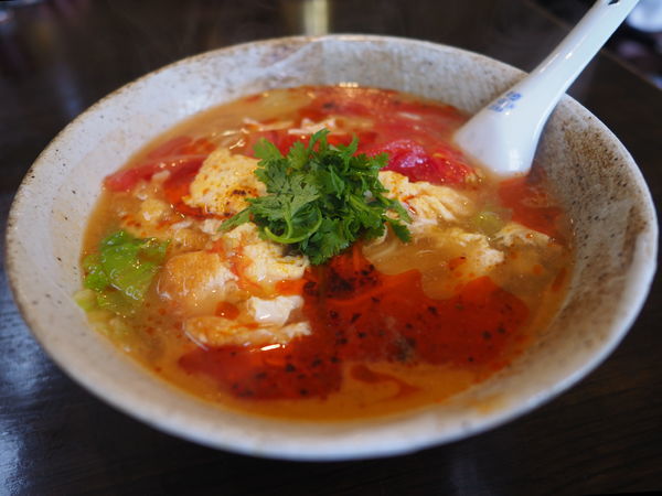 「時期限定　蕃加酸辣湯麺　トマトと玉子のサンラータンメン」@中国家庭料理 MAOの写真