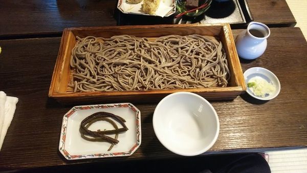 「１日30食限定（太打）十割田舎板そば・うすもり（１.５人前）」@そば処紅山水の写真