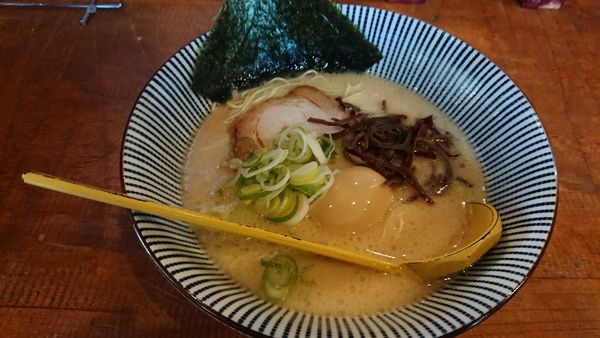 「とろ豚骨 味玉入り 820円」@ラーメン ふたつ矢の写真