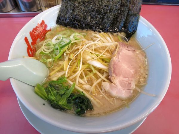「醤油ラーメン ６５０円 ※味薄め・背脂多め」@ラーメン山岡家 高崎西店の写真