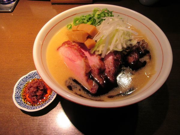 「期間限定　味噌らぁ麺（８５０円）＋辛味噌５０円」@麺や 虎徹の写真