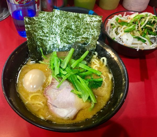 「ラーメン+味玉+野菜畑」@家系総本山 ラーメン吉村家の写真
