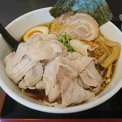 全部のせ肉盛しょうゆラーメン