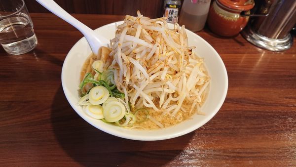 「もやしら～めん720」@背脂豚骨らーめん 神むらの写真