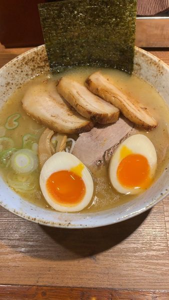 「塩ラーメン＋チャーシュー、玉子」@北海道らーめん 楓 日ノ出町店の写真