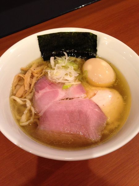 「塩ラーメン 大盛り 780円 味玉100円」@自家製手もみ麺 鈴ノ木の写真