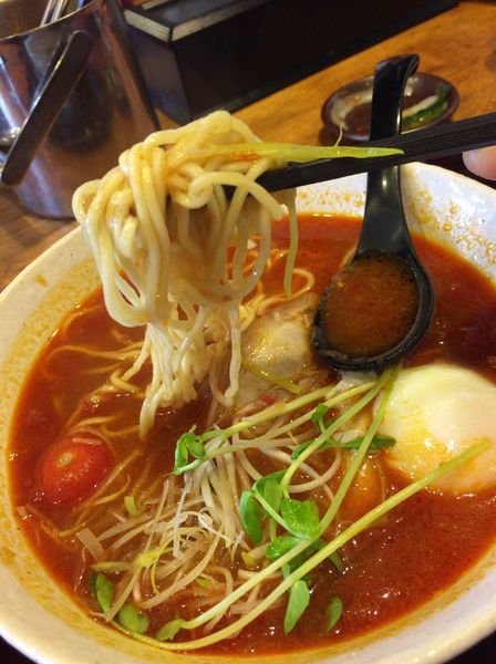 「こく旨トマト温玉ラーメン」@らぁめん たろう 姫路中地店の写真